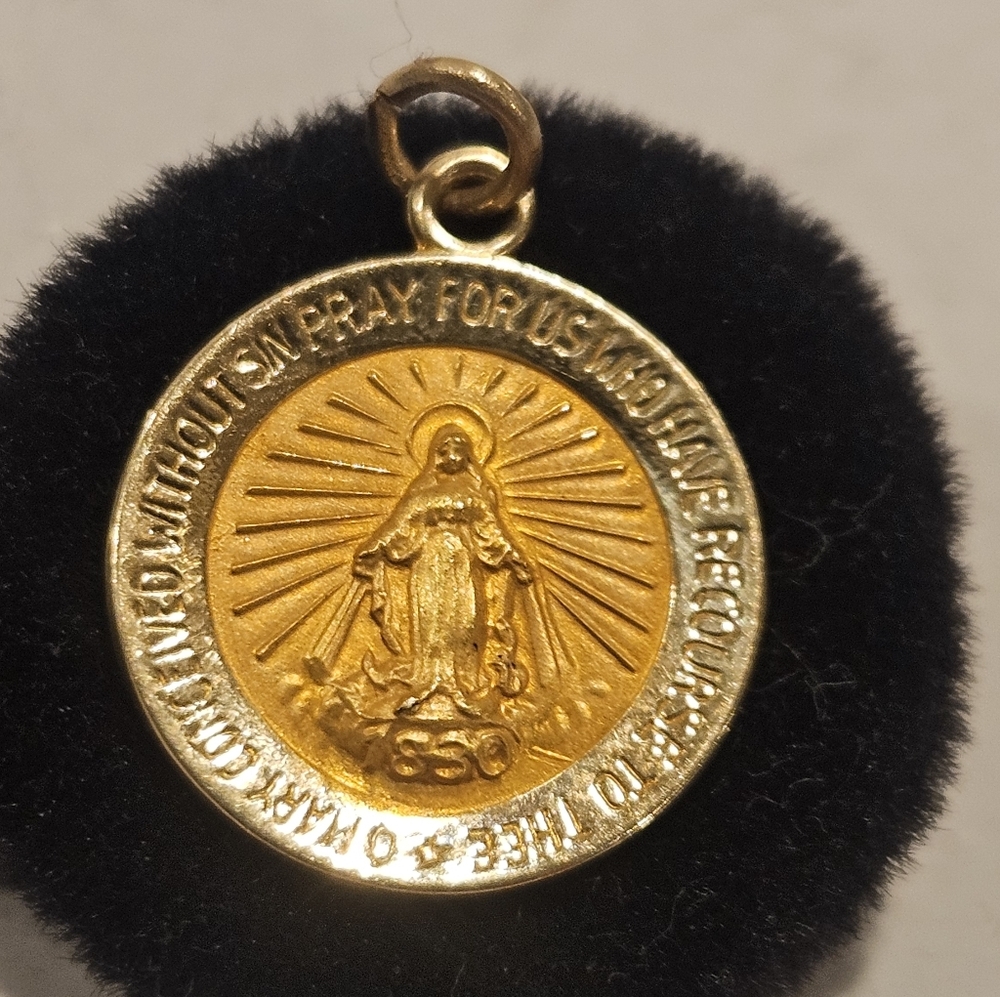 Miraculous Medal 14k Solid Gold Satin And Polished Finish Pendant